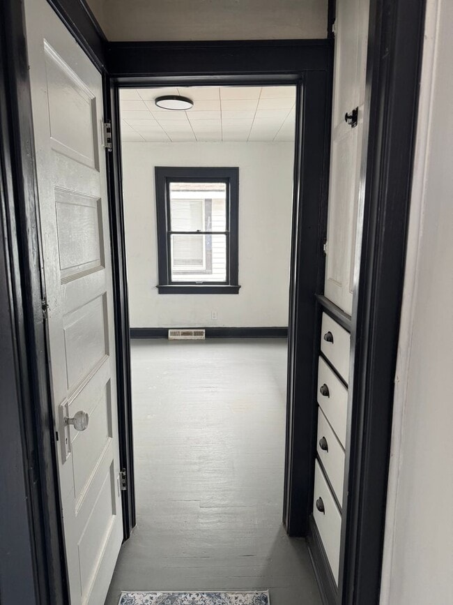 Building Photo - 3079 N 21 St