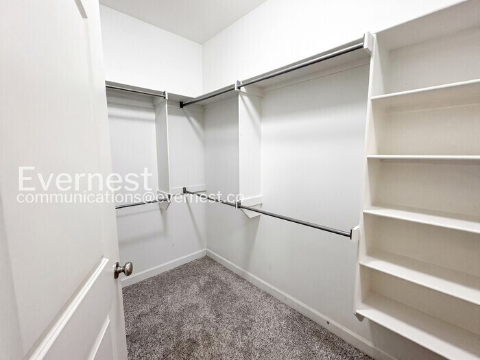 Building Photo - 120 Melville Dr