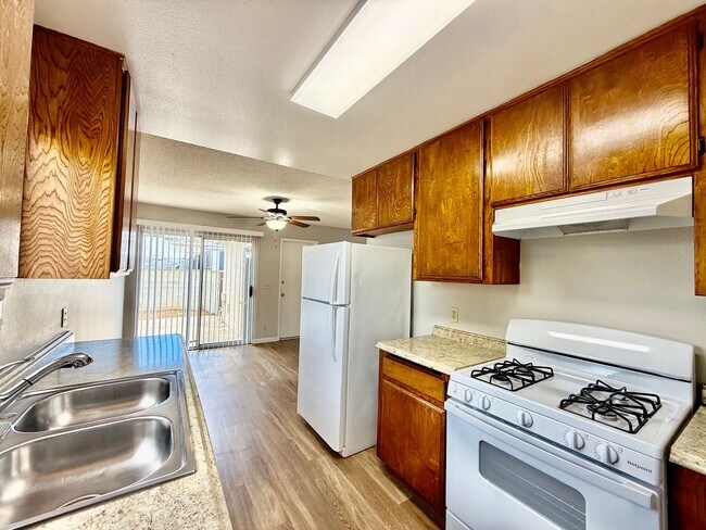 Building Photo - 2350 Sea Breeze Dr