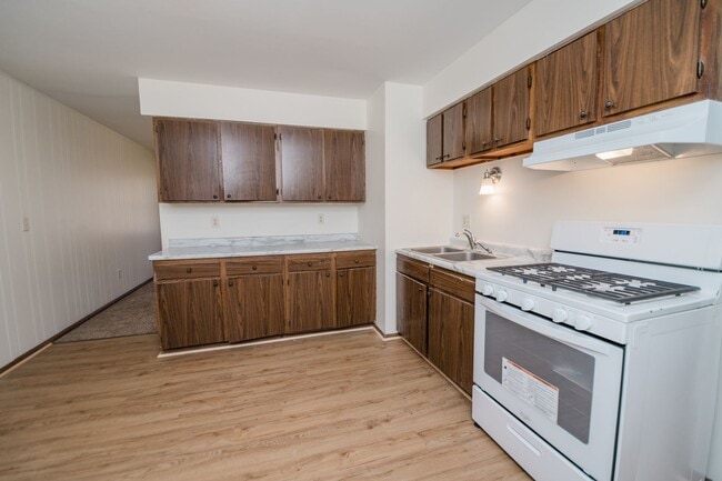 Building Photo - 3 bedroom / 1 bathroom Duplex in Portage