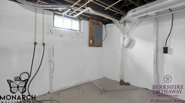 Building Photo - 223-227 S Warren