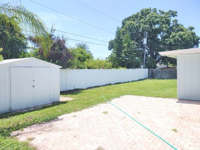 Building Photo - 2551 Yucca Rd
