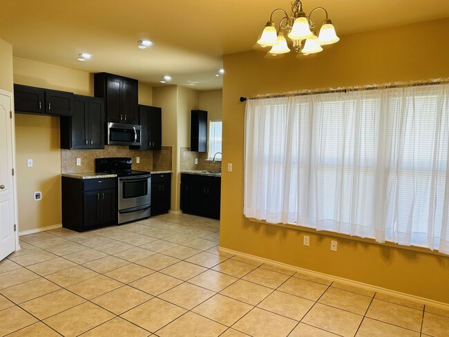 Building Photo - 5812 Montevista Dr