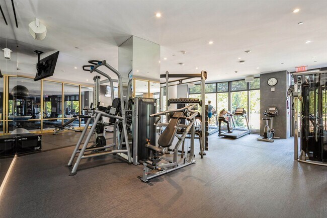 Building Photo - 75 Park Ln S