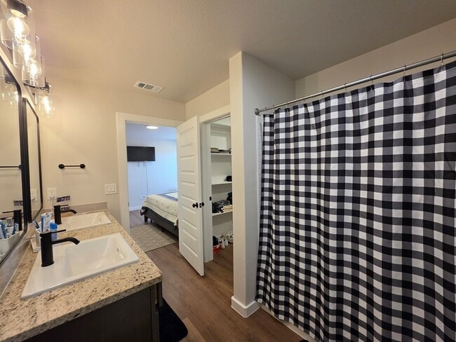 Building Photo - 235 Trailblazer Ln