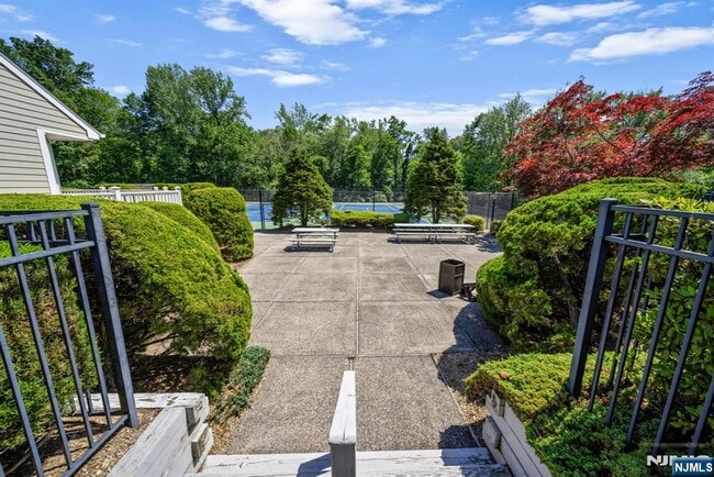 Building Photo - 12 Sandburg Ct