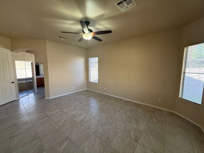 Building Photo - 3260 E Isabella Ave