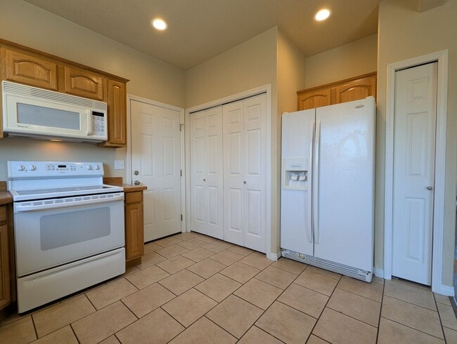 Building Photo - 3-Bedroom, 1.5-Bath Home In Bethel Danebo ...