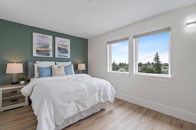 Building Photo - Stunning 4/3 in the Oakland Hills