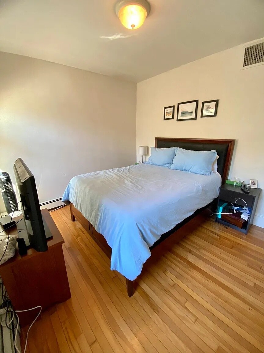 Building Photo - 33 Main St