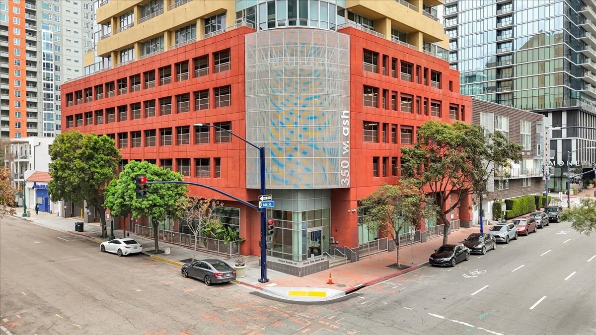 Building Photo - 350 W Ash St