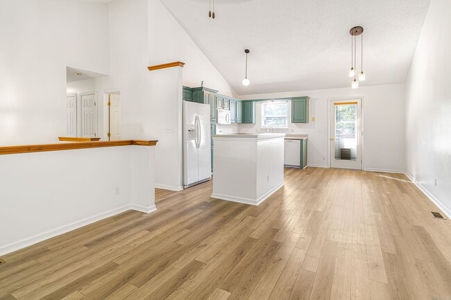 Building Photo - 3 Bedroom 2 Bath in Warrensburg