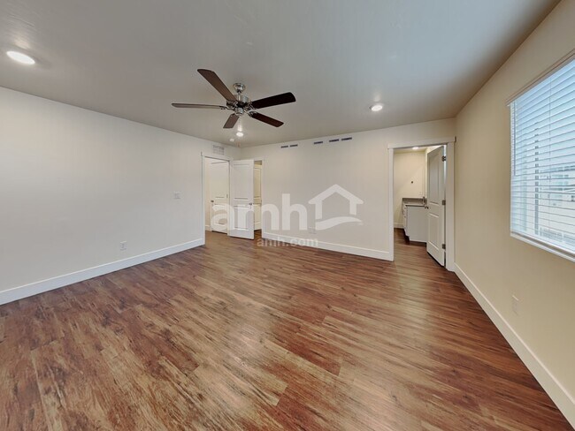 Building Photo - 1317 E Old Mesquite St