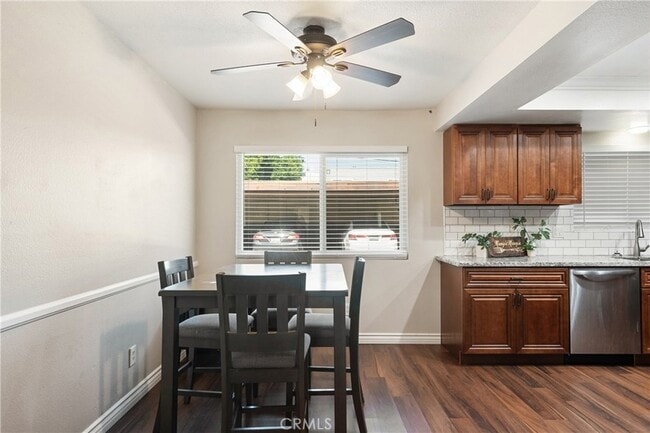 Building Photo - 215 E Navilla Pl