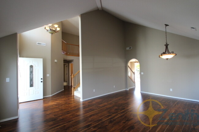 Building Photo - 7205 NE 159th Ave