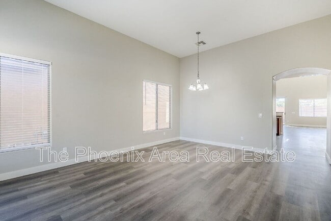 Building Photo - 45929 W Sky Ln