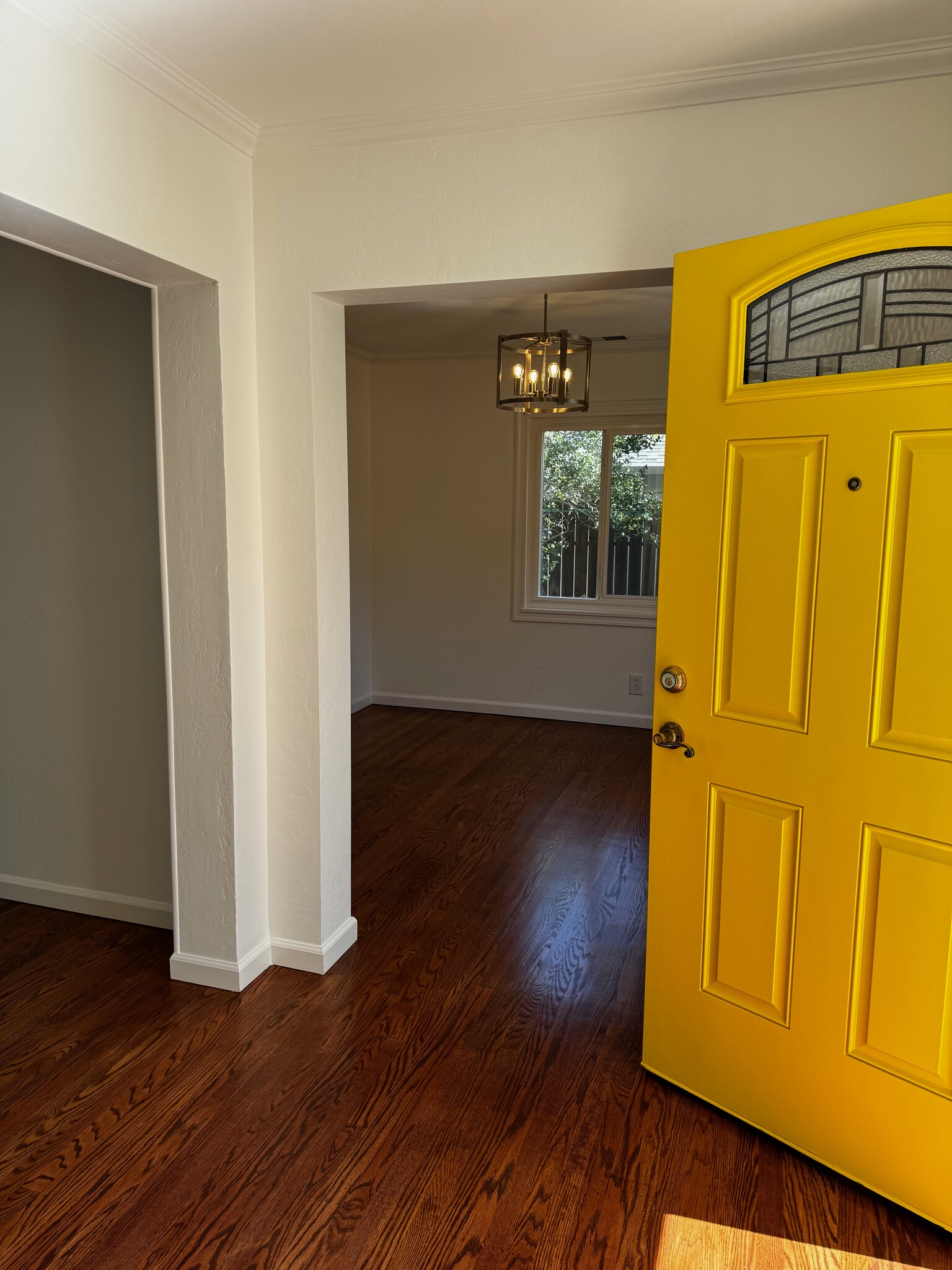 Entry - 940 Sequoia Ave