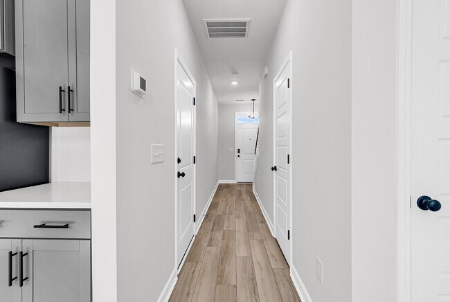 Building Photo - 408 Ireland Way