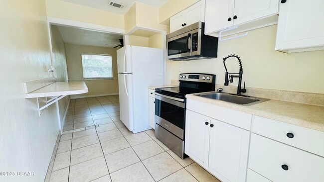 Building Photo - 4 Cypress Cir