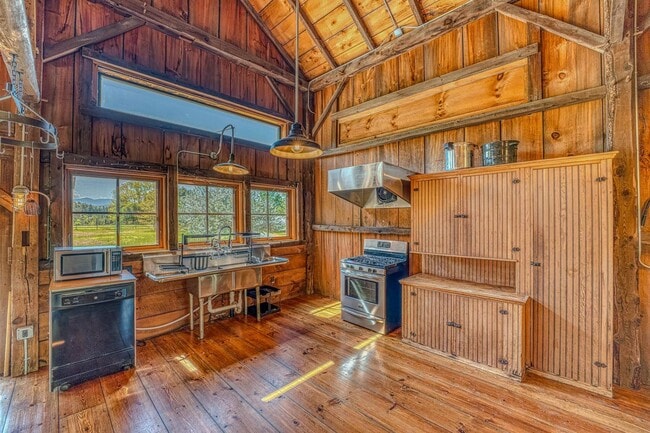 Building Photo - 398 Plains Rd