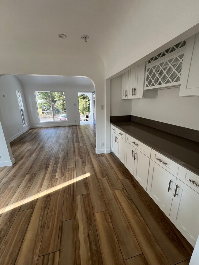 Building Photo - 3619 Edenhurst Ave