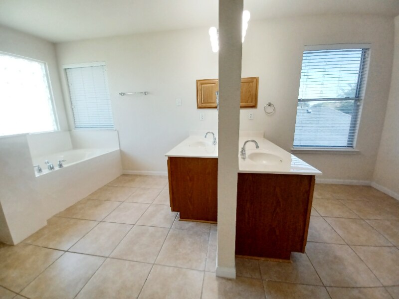 Building Photo - 507 Tundra Dr