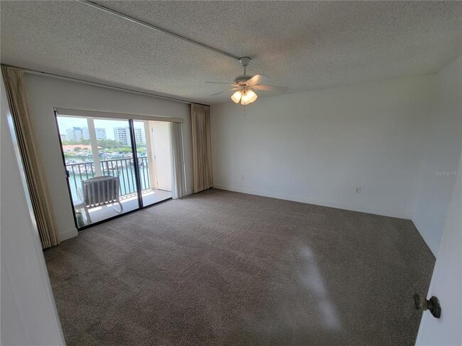 Building Photo - 7600 Sun Island Dr S