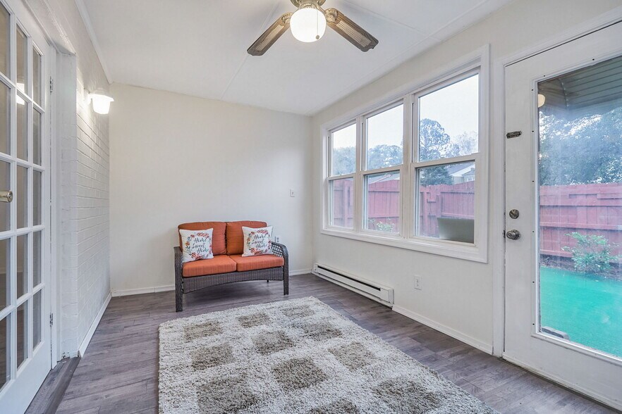 Building Photo - 5213 Clover Hill Dr