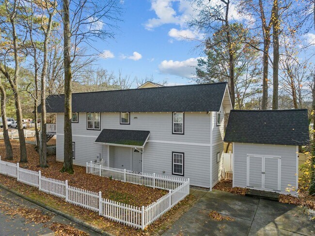 Building Photo - Adorable 3 Bedroom House near NCSU - Available August 1st!
