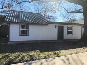 Building Photo - 512 Irby Ln