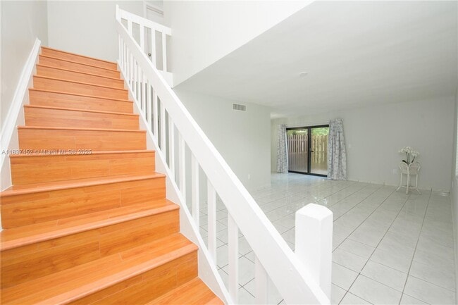 Building Photo - 10945 SW 113th Pl