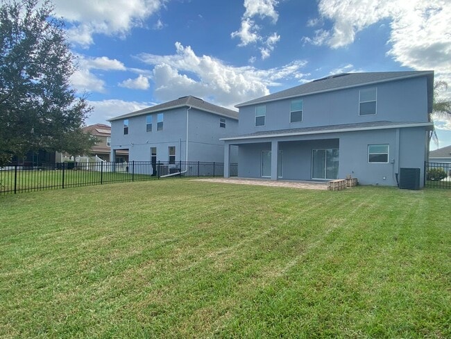Building Photo - Spacious Waterfront 4BD/2.5BA Single Family Home in Orlando FL!