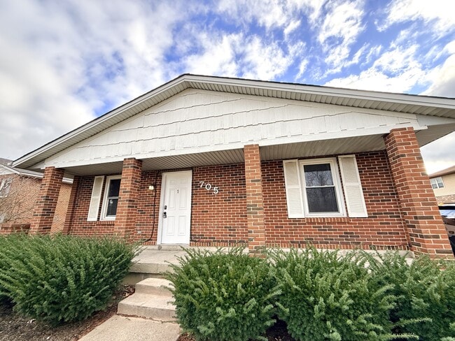 Primary Photo - 705 Gordon Smith Blvd