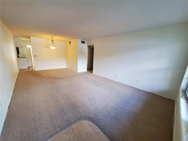 Building Photo - 2461 Rhodesian Dr