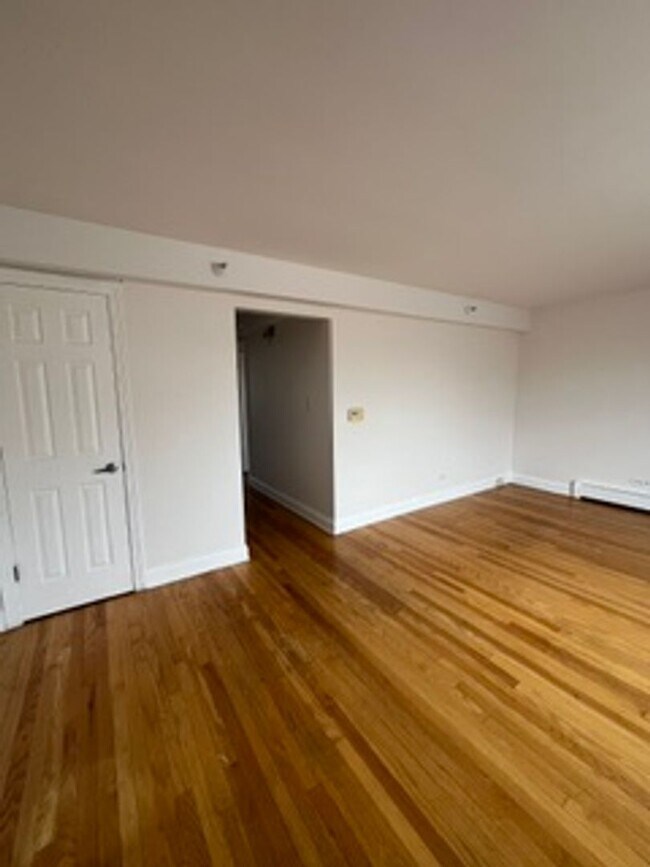 Building Photo - Salem Village Apartments LLC