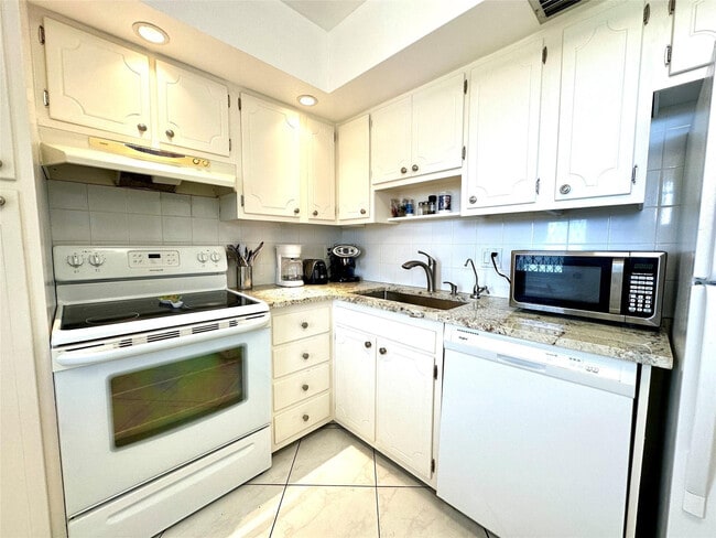 Building Photo - 2671 S Course Dr