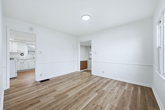 Building Photo - Freshly Updated 3BR Home with Garage & Carport