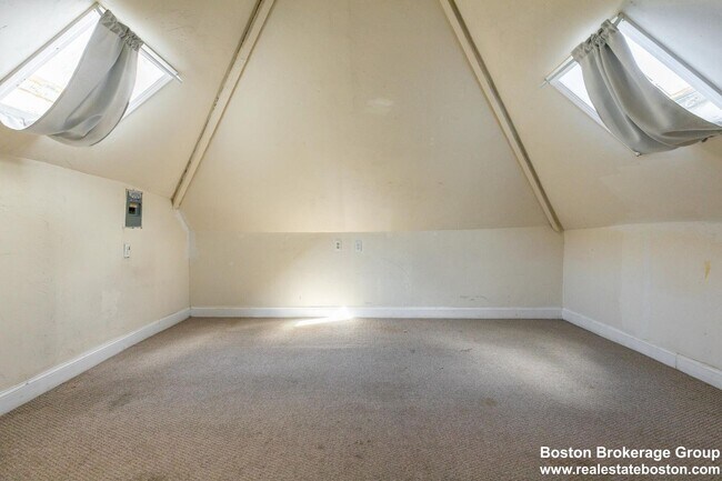Building Photo - 58 Hillside St