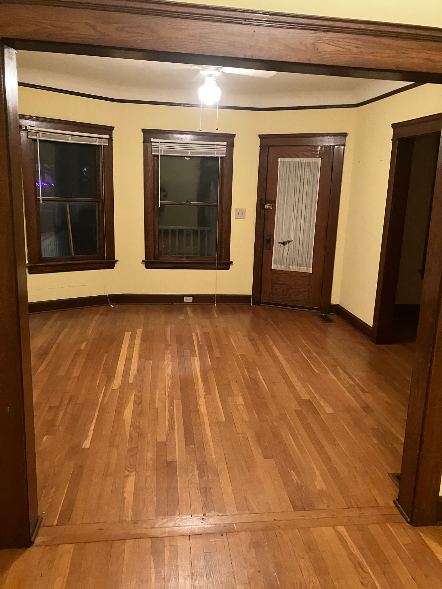 living room/ceiling fan and light - 1567 Woodward Ave