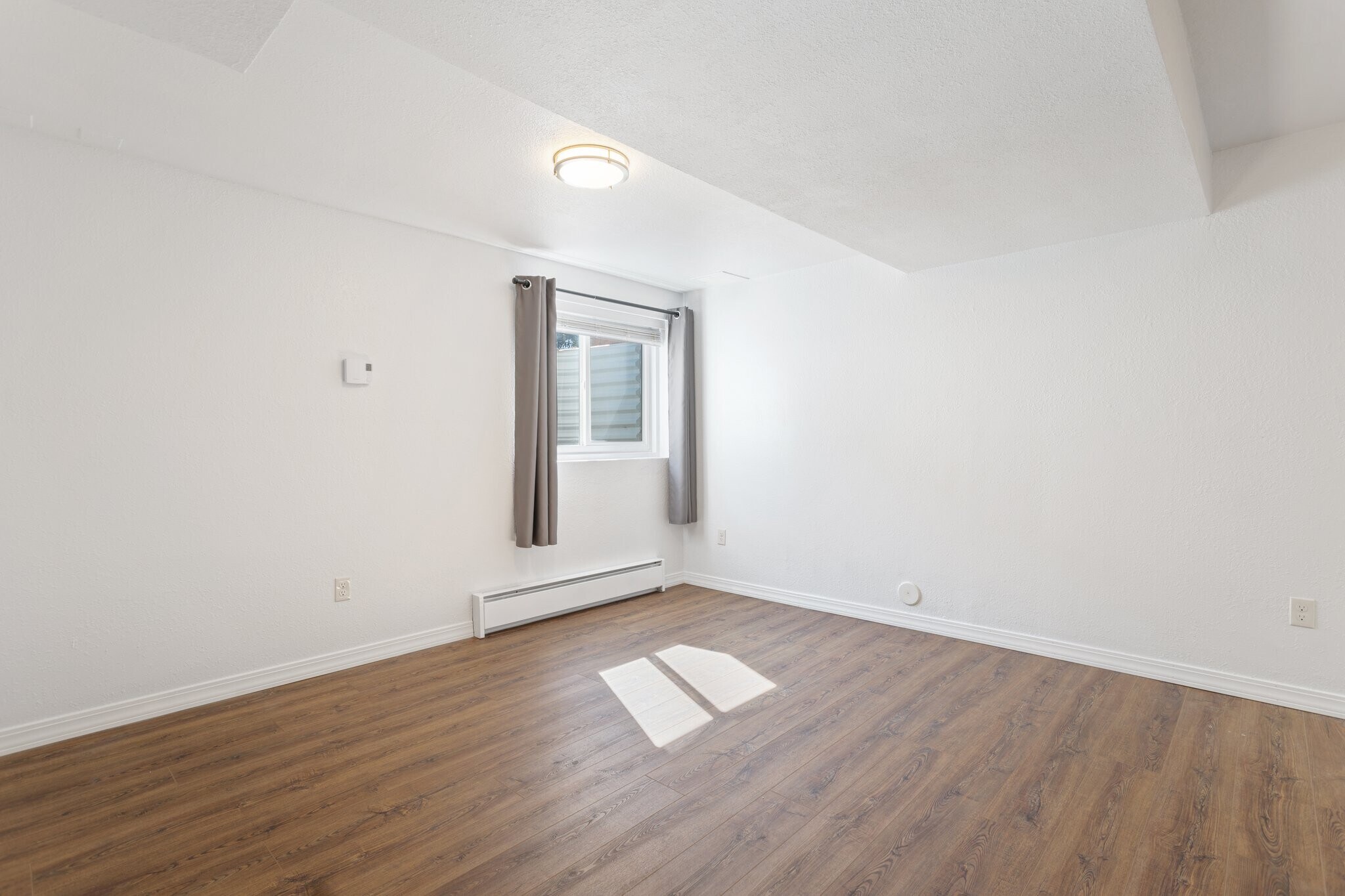 Building Photo - 6 W Brookside St