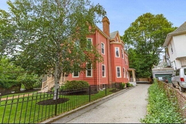 Building Photo - 1529 Cambridge St