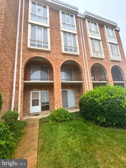 Primary Photo - 2625 Wagon Dr