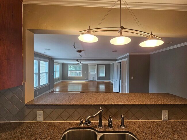 Building Photo - 850 Brookwood Dr