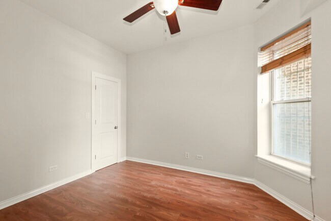 Building Photo - 4517 S Calumet Ave