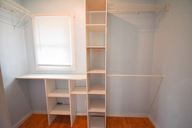 Building Photo - 3-Bedroom Home with Walk-In Closet, Deck & Prime Location Near Shopping