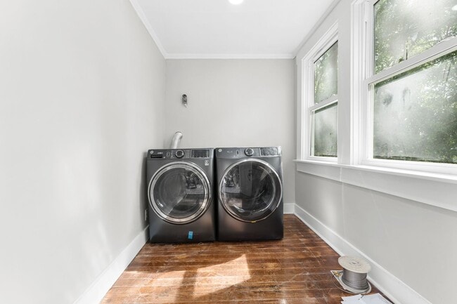 Building Photo - 107 S Mulberry St