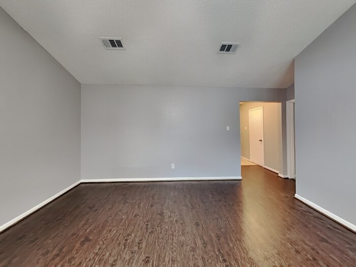 Building Photo - 16910 Barcelona Dr