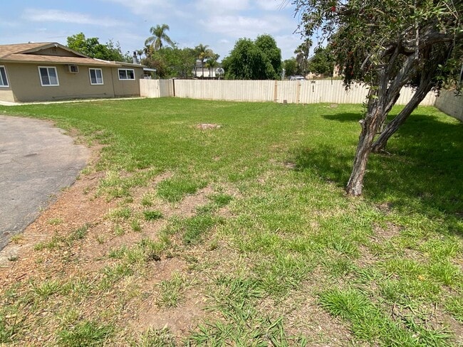 Building Photo - Amazing Home Large Lot