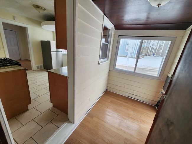 Building Photo - 13601 Beachwood Ave