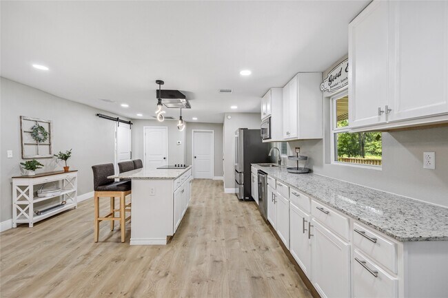 Building Photo - 10928 L&M Rd